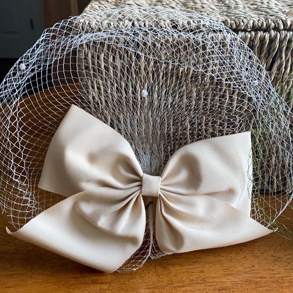 Vintage Hair accessories w/ bows in tan and green - Picture 2 of 5